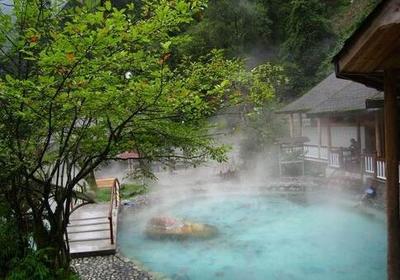 想品嘗臨安特色農家美食嗎？快來蘆荻溫泉酒店吧